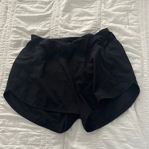 size 6 tall black lulu speed up shorts